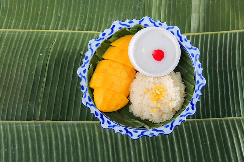 Mango with Sticky Rice – Amphawa, Samut Songkhram